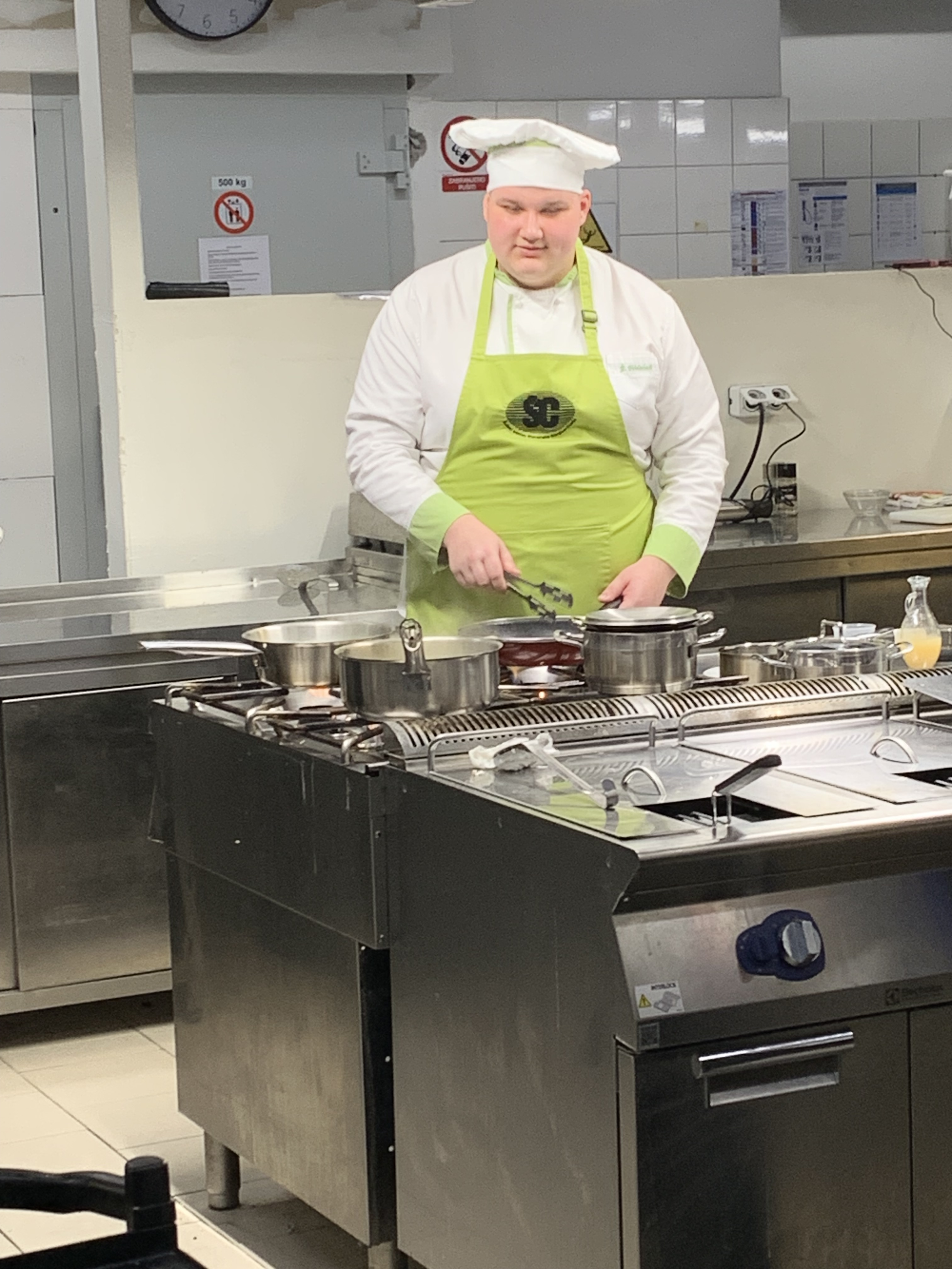Dijaka 3. letnika gastronomsko- turistične smeri uspešna na mednarodnem tekmovanju v Dubrovniku