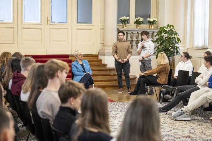 OBISK GIMNAZIJCEV PRI PREDSEDNICi DRŽAVE